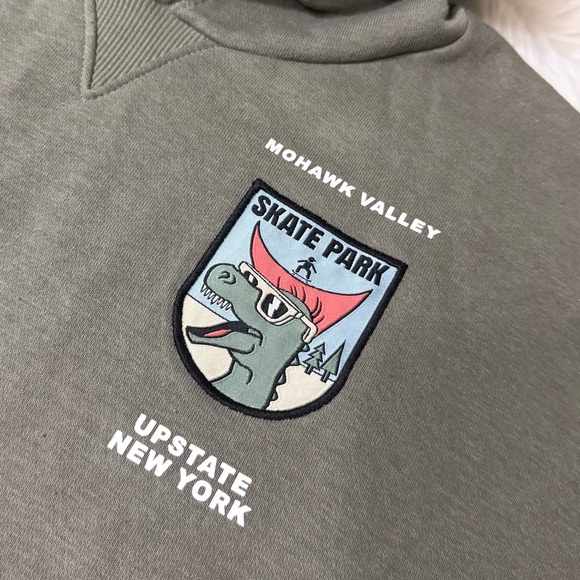 Primark Dino Skate Park Pullover Hoodie Boys Size 7-8 Yrs - Picture 12 of 16